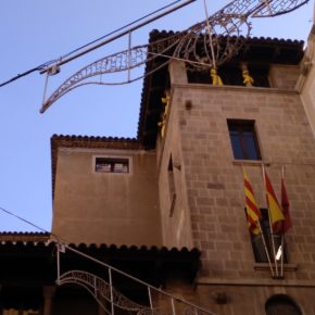 Ciutadans (Cs) Lleida denunciará ante la Junta Electoral a los grupos municipales que han colgado símbolos propagandísticos en el Ayuntamiento