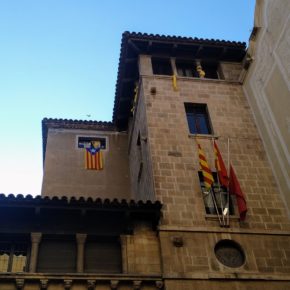 Ángeles Ribes (Cs): “La Junta Electoral da 24 horas para que se retiren los lazos amarillos y los símbolos separatistas de la fachada del Ayuntamiento de Lleida”